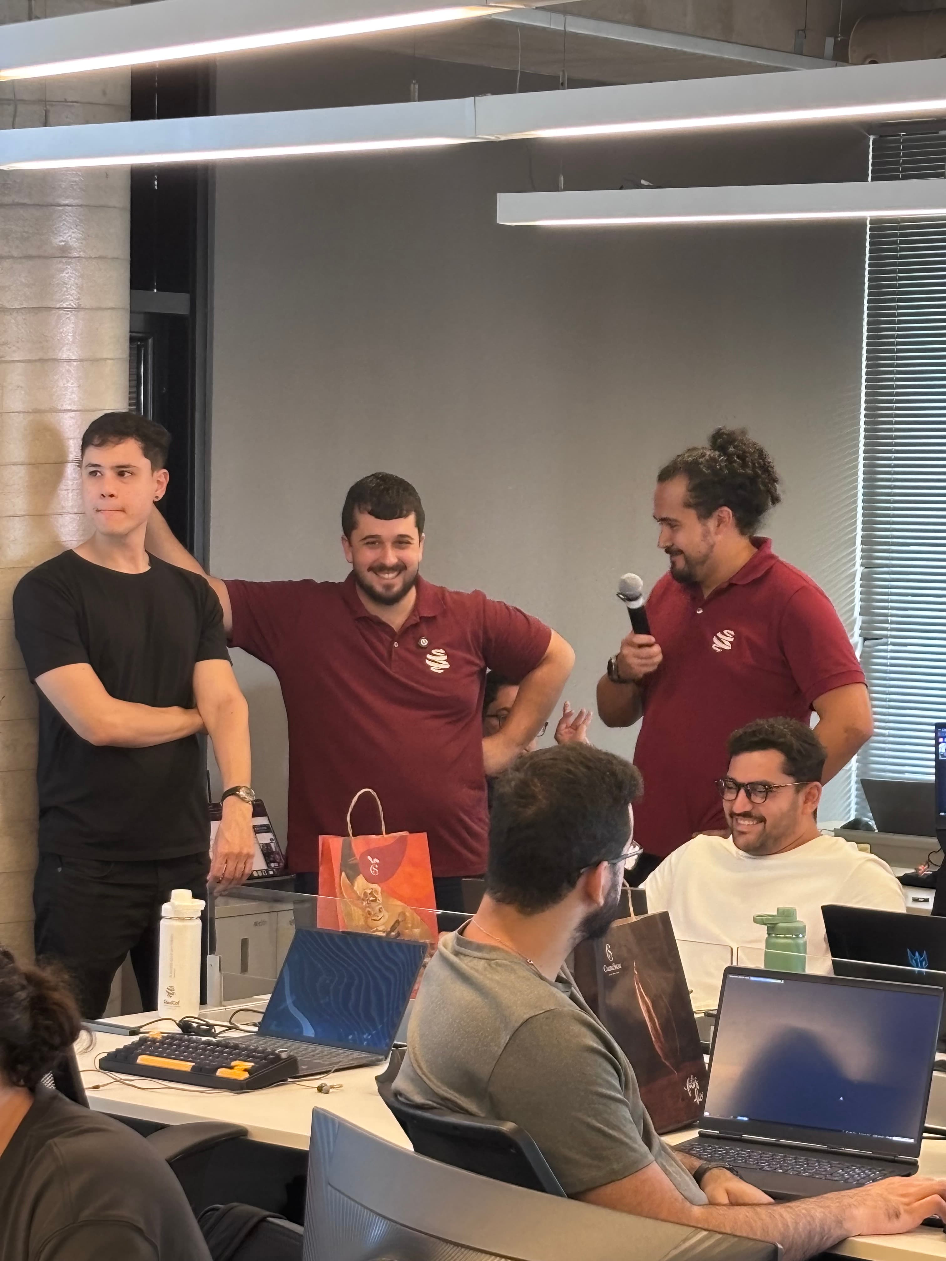 CTO e PMs apresentando produto